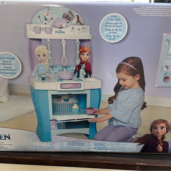 Disney Frozen Play Kitchen - Picture 5 of 5